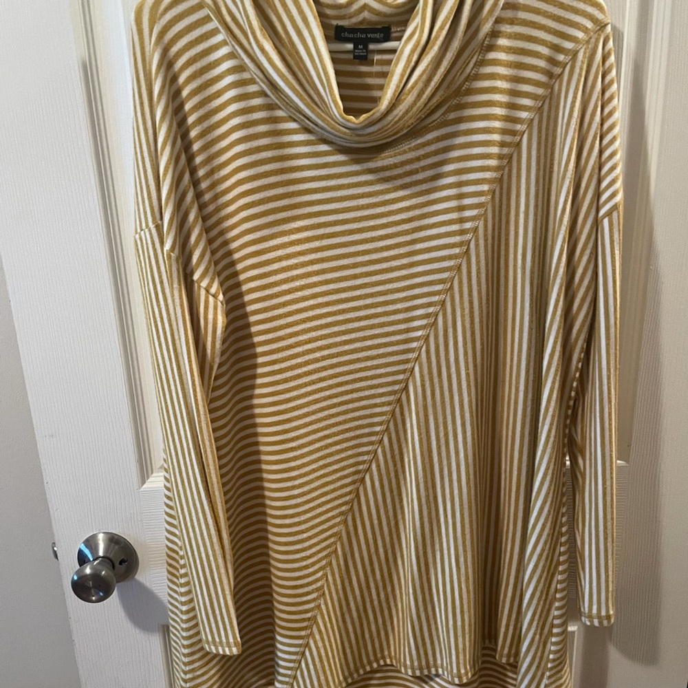 Cha Cha Vente Yellow/White Medium Sweater Top